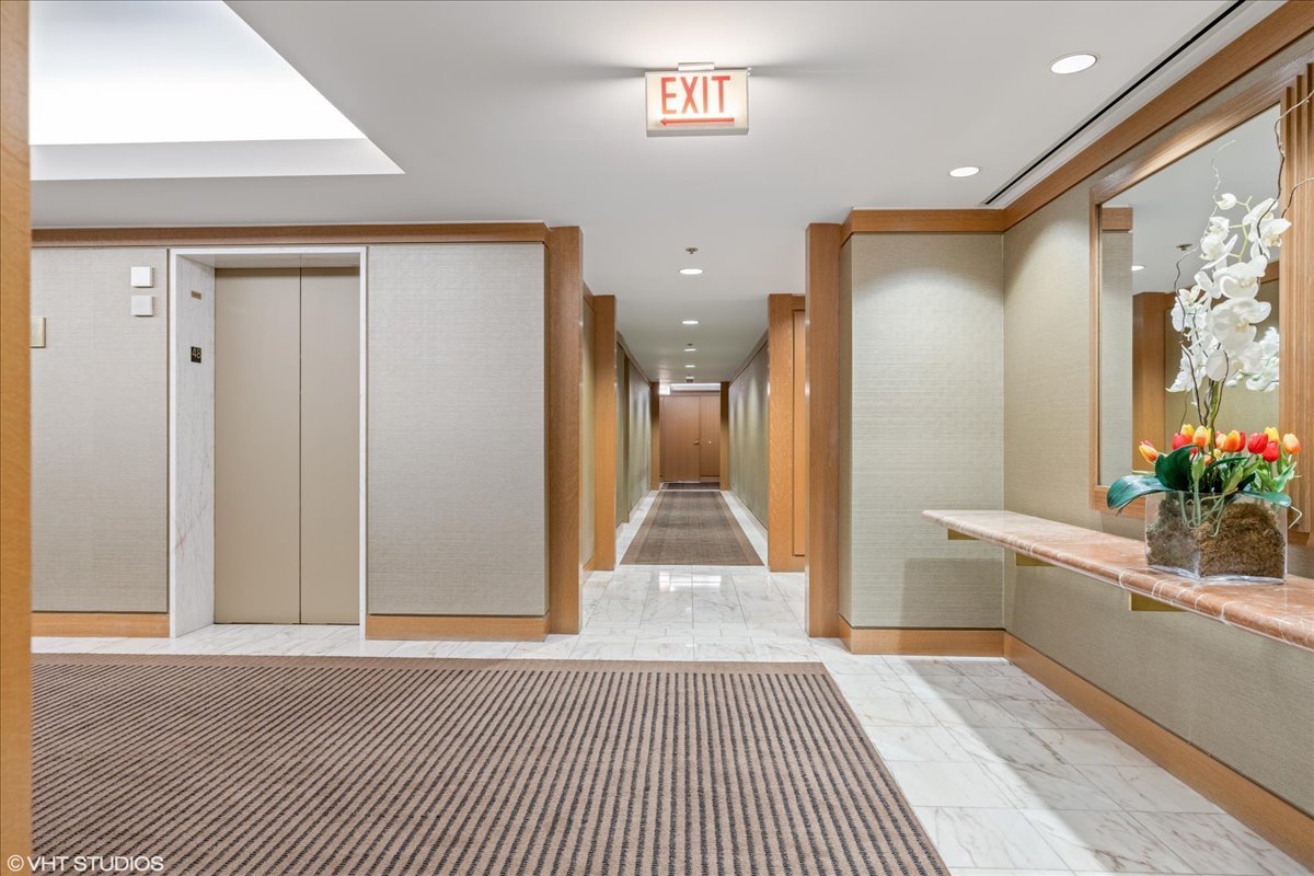 161 E Chicago Avenue 33c Property Photo 4
