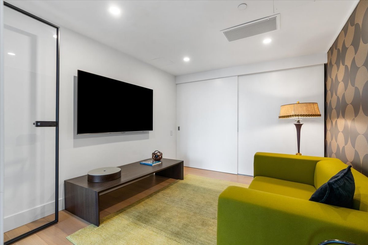 161 E Chicago Avenue 33c Property Photo 19