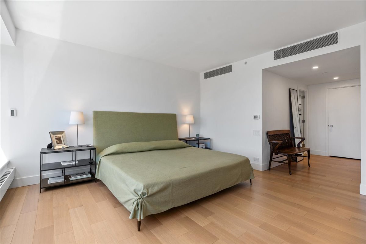 161 E Chicago Avenue 33c Property Photo 23