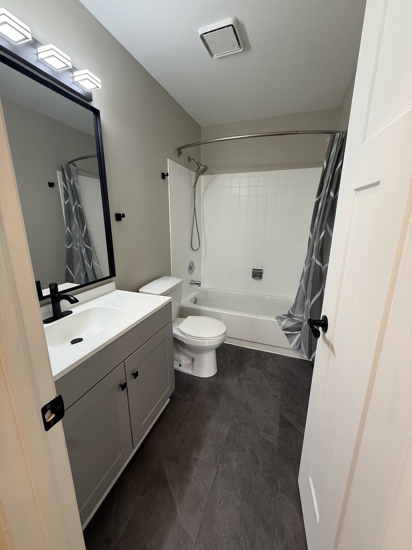 673 Thorntree Court D-2 Property Photo 16
