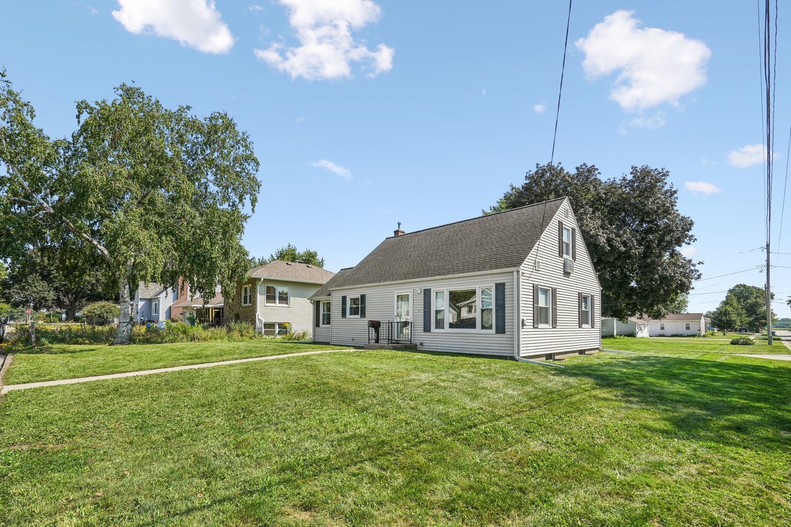 825 4th Street Property Photo 2