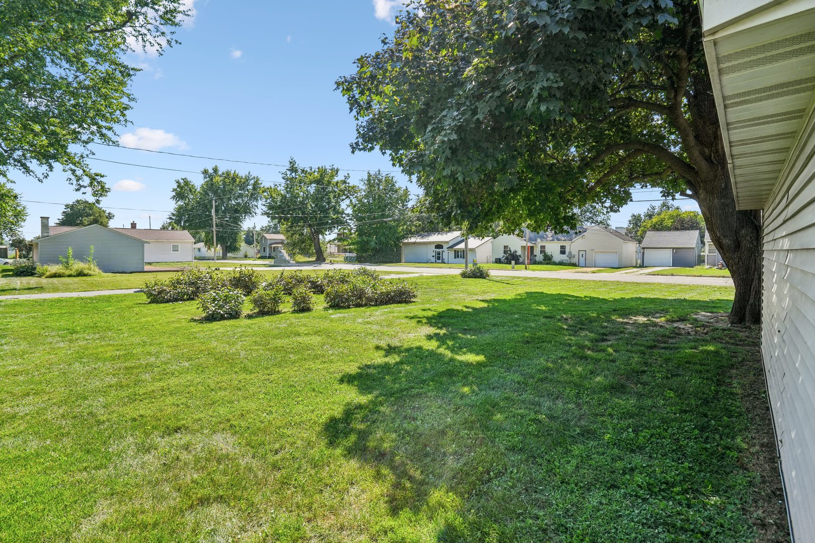 825 4th Street Property Photo 3
