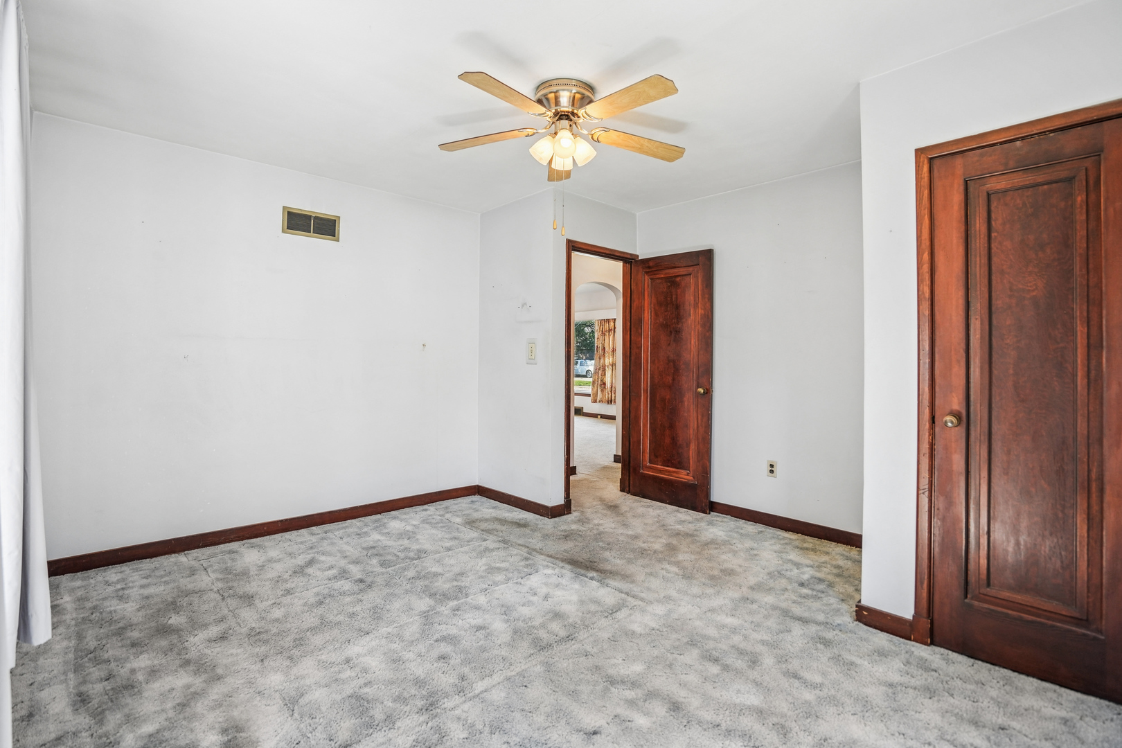 825 4th Street Property Photo 8