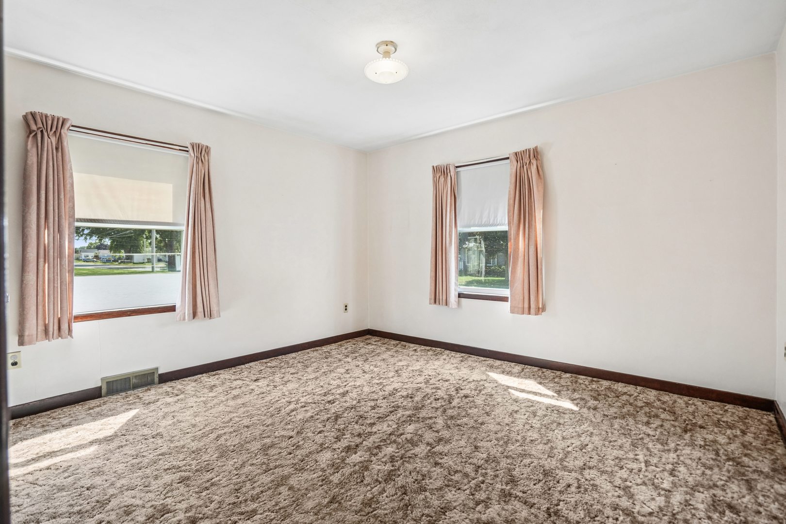 825 4th Street Property Photo 10