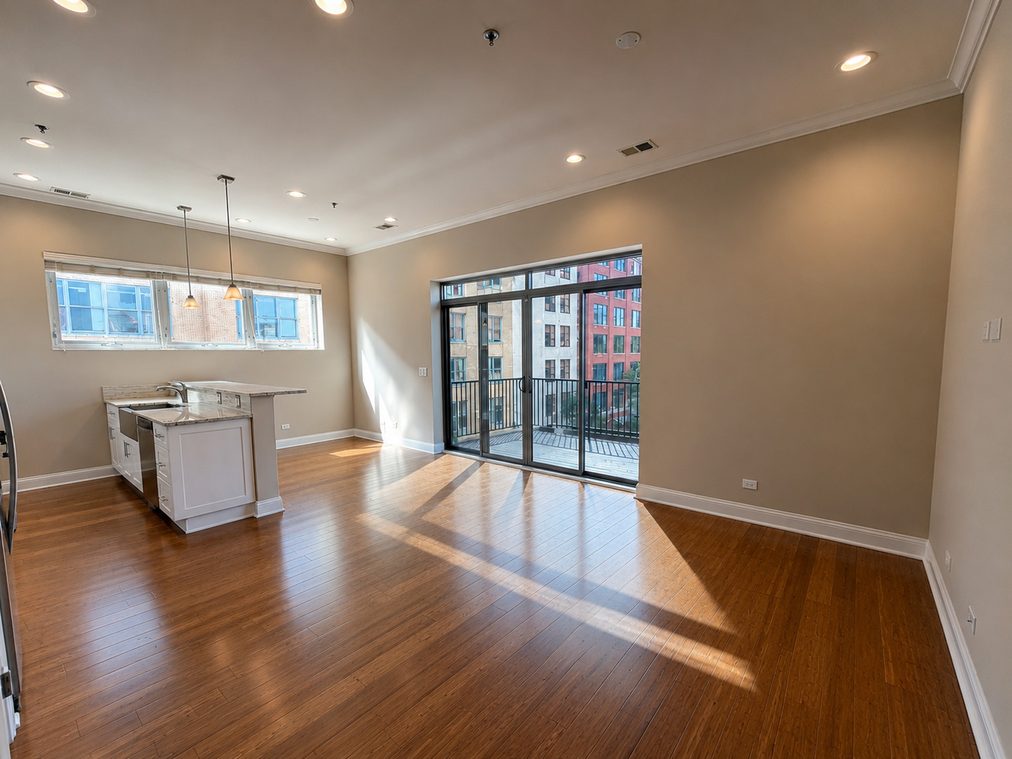 1002 W Van Buren Street 402 Property Photo 6