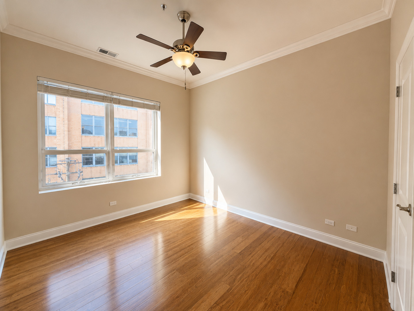 1002 W Van Buren Street 402 Property Photo 12