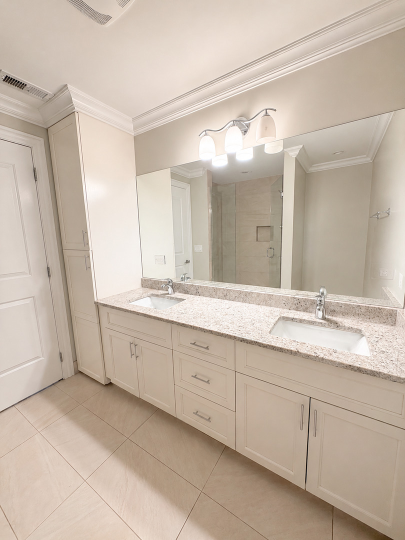 1002 W Van Buren Street 402 Property Photo 17