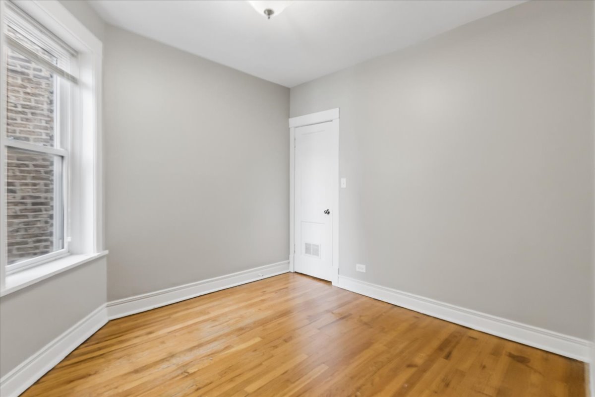 4852 N Rockwell Street 2 Property Photo 6