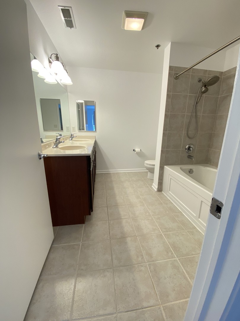 100 N Hermitage Avenue 608 Property Photo 12