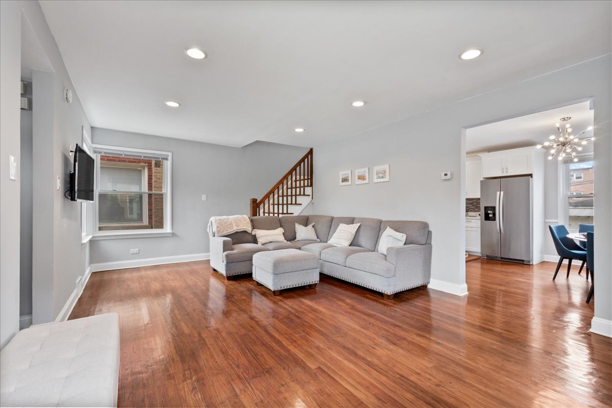 2611 W Jarlath Street Property Photo 2
