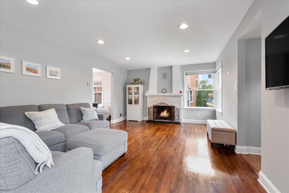 2611 W Jarlath Street Property Photo 3