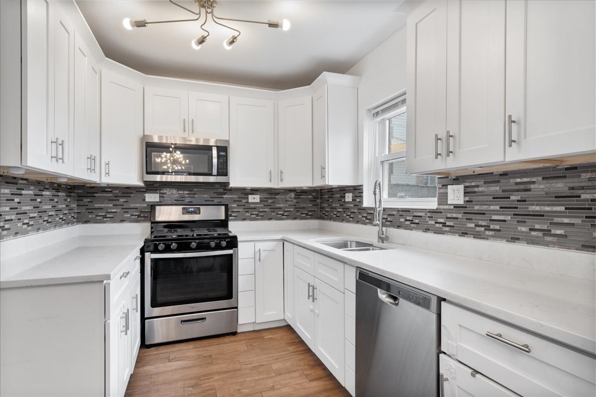 2611 W Jarlath Street Property Photo 5