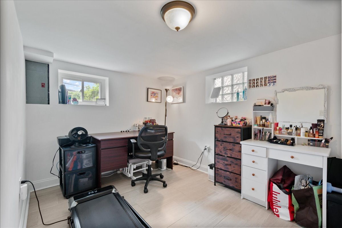 2611 W Jarlath Street Property Photo 17