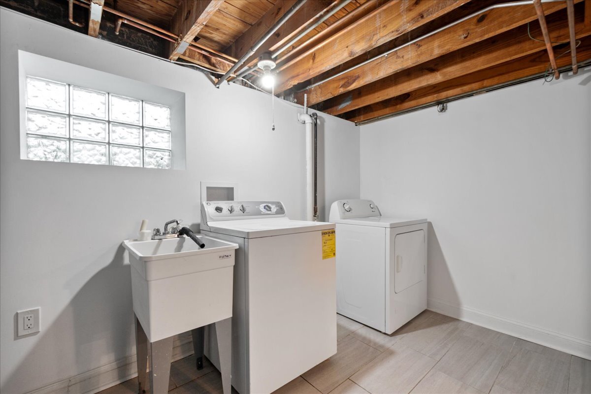 2611 W Jarlath Street Property Photo 18