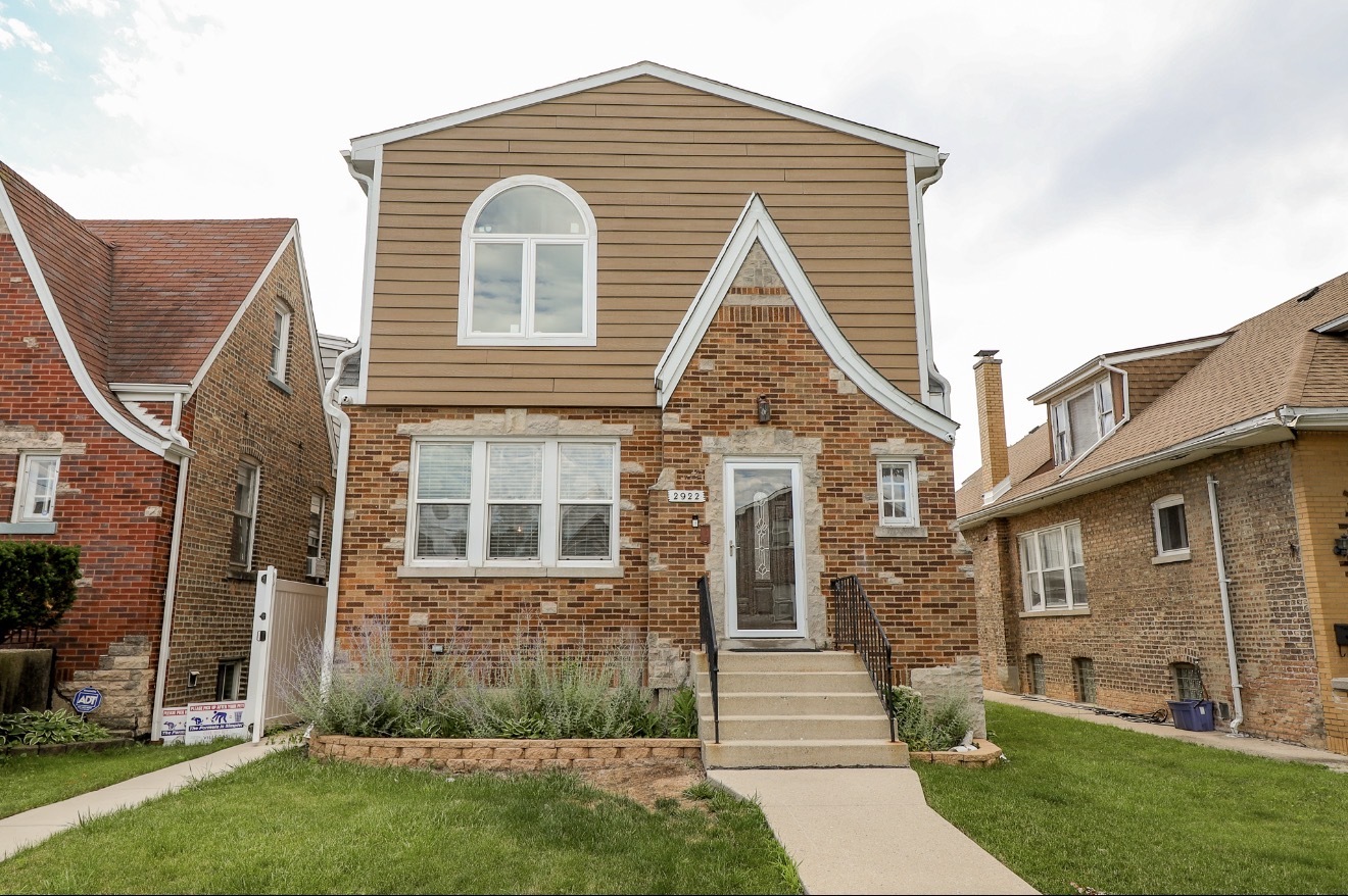 2922 N New England Avenue Property Photo 1