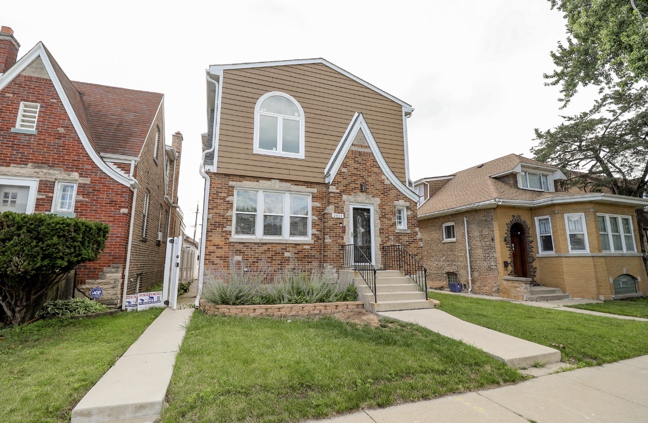 2922 N New England Avenue Property Photo 2