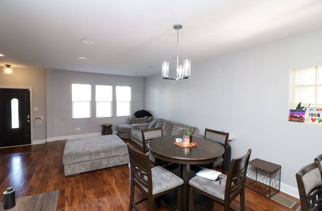 2922 N New England Avenue Property Photo 4