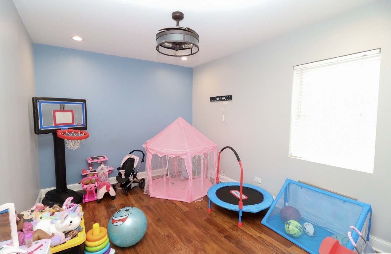 2922 N New England Avenue Property Photo 11