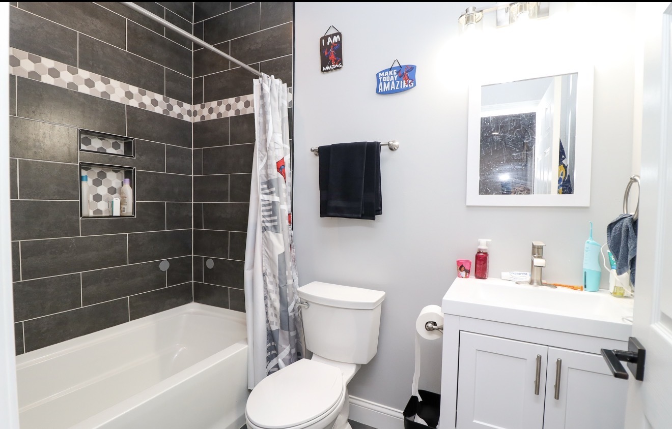 2922 N New England Avenue Property Photo 17