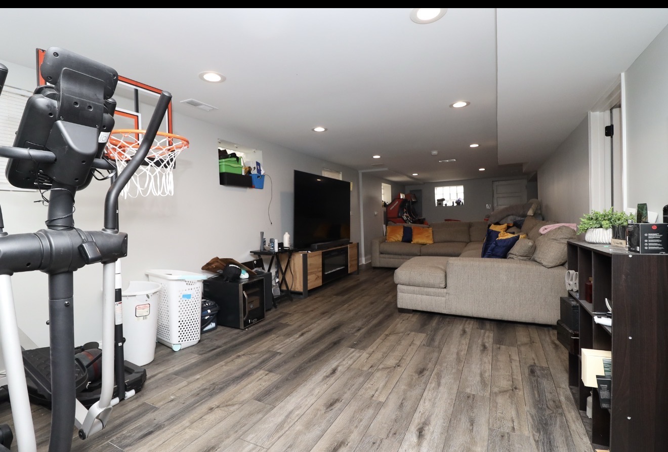 2922 N New England Avenue Property Photo 21
