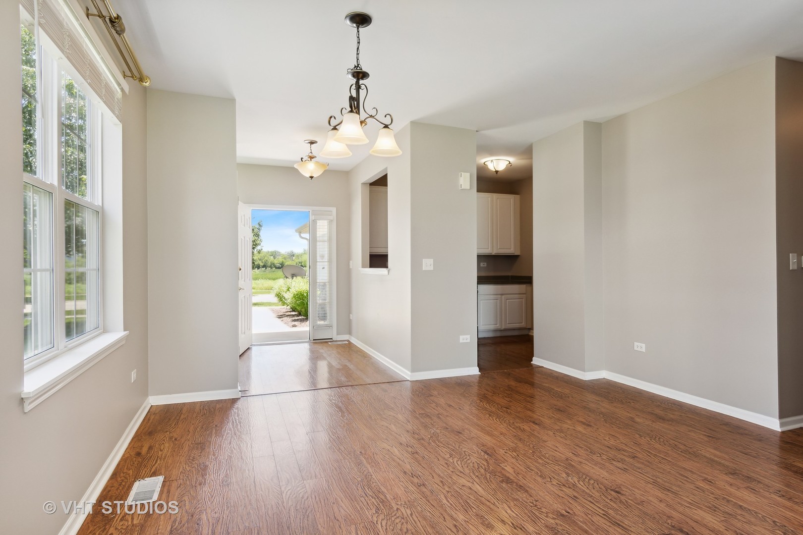 2442 Golf Ridge Circle Property Photo 4