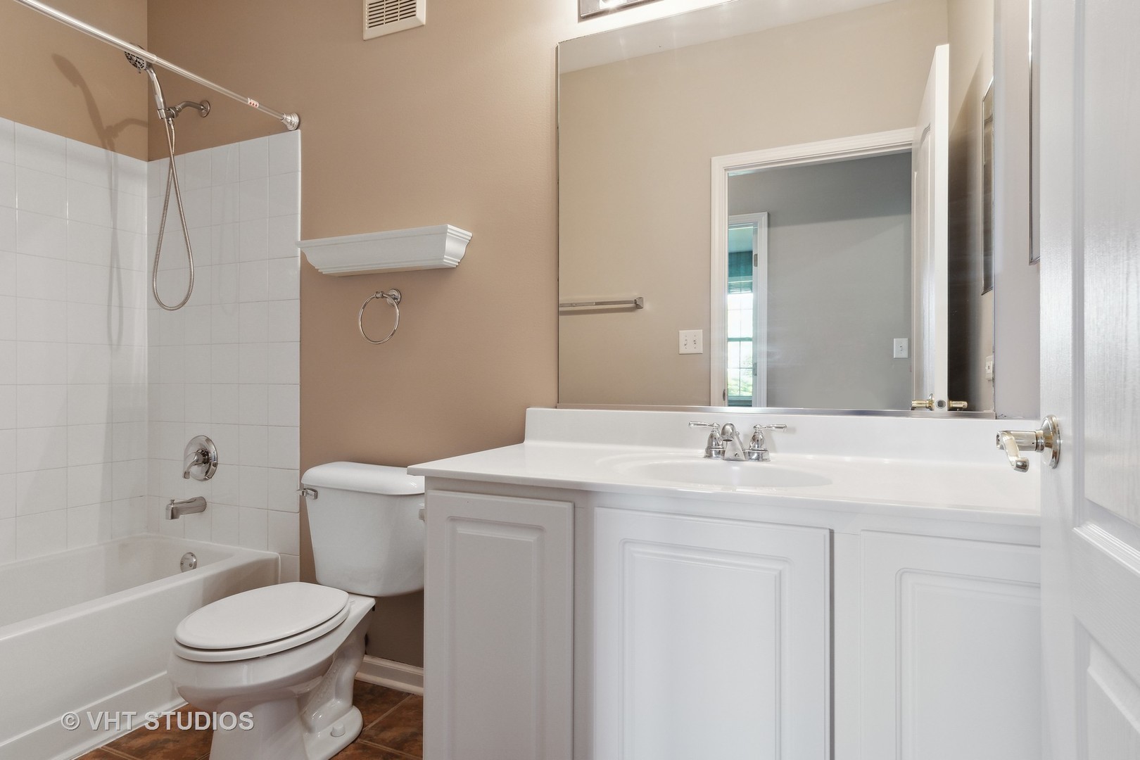 2442 Golf Ridge Circle Property Photo 9