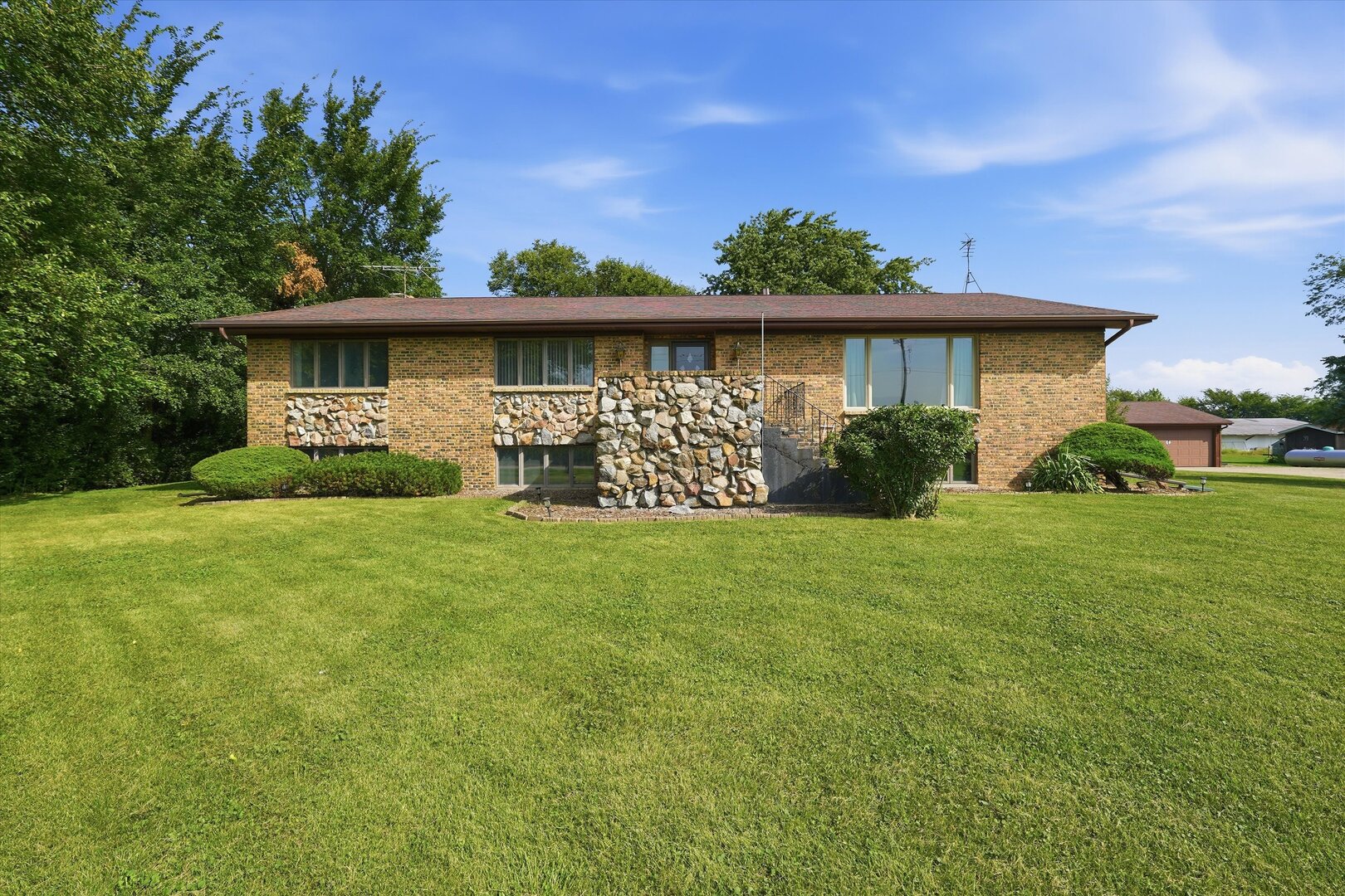 1128 W Church Road Property Photo 3