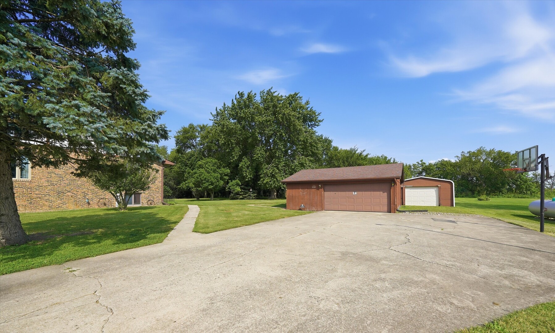 1128 W Church Road Property Photo 4