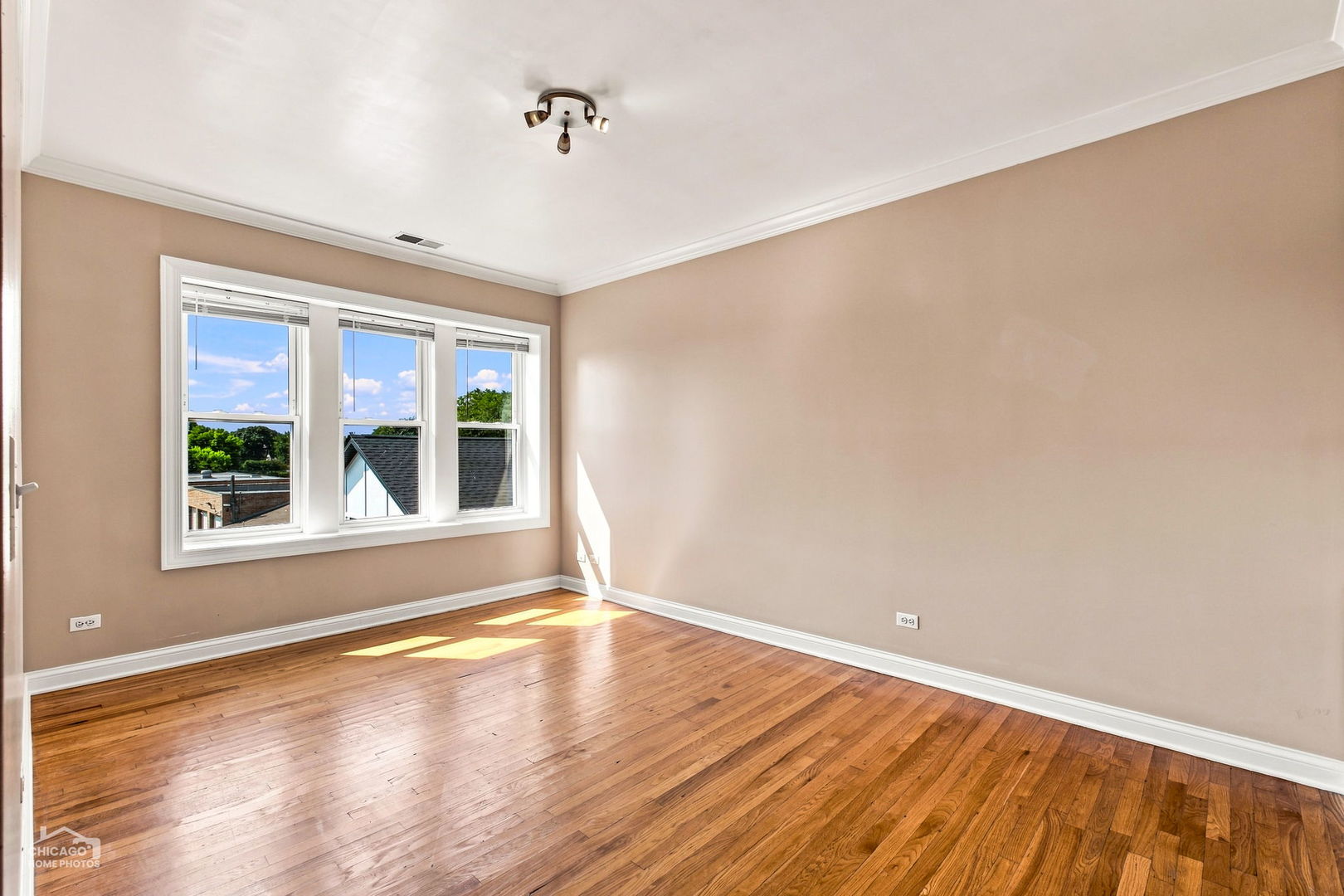 1839 N Monticello Avenue 3w Property Photo 5