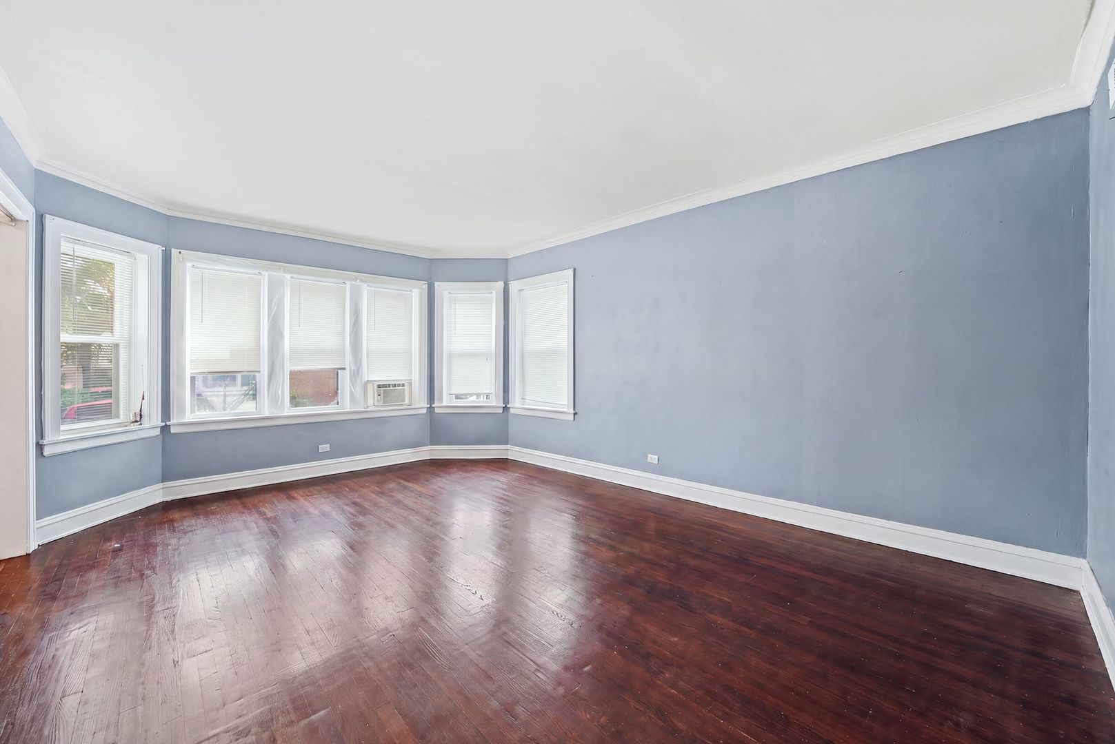 8038 S Maryland Avenue Property Photo 2