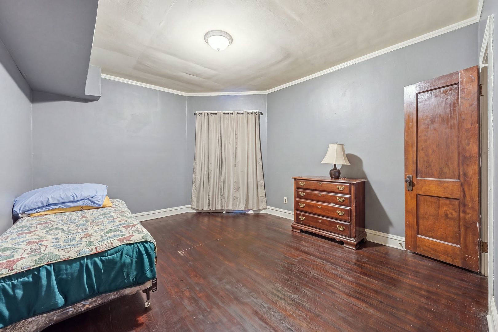 8038 S Maryland Avenue Property Photo 6