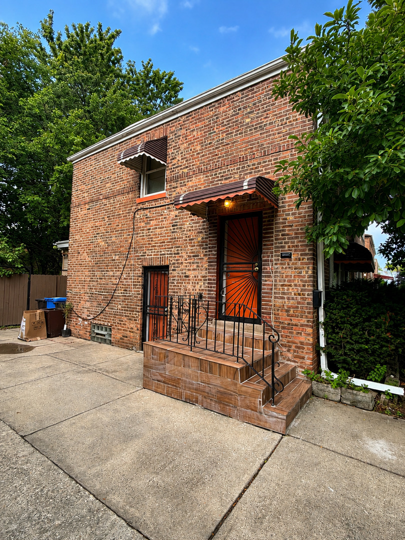 2108 E 95th Place Property Photo 2
