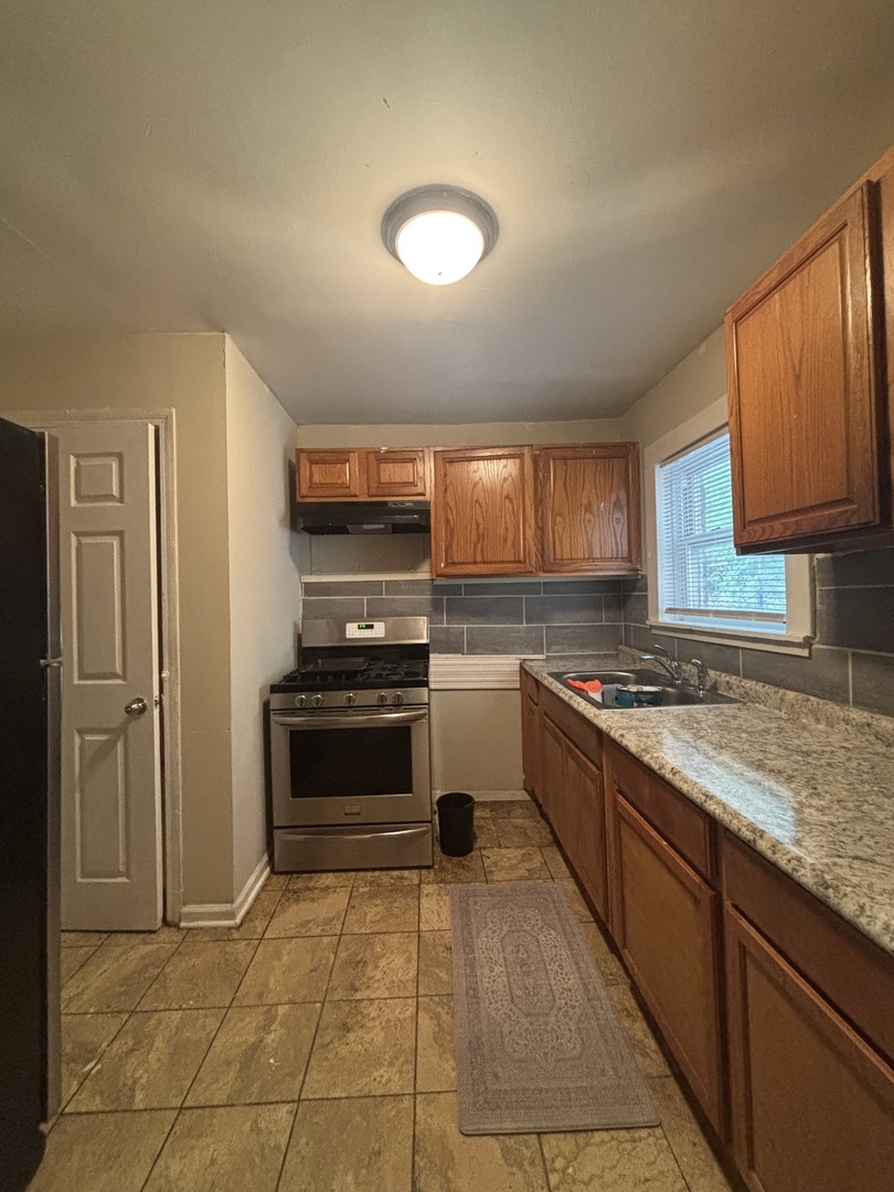 2108 E 95th Place Property Photo 11