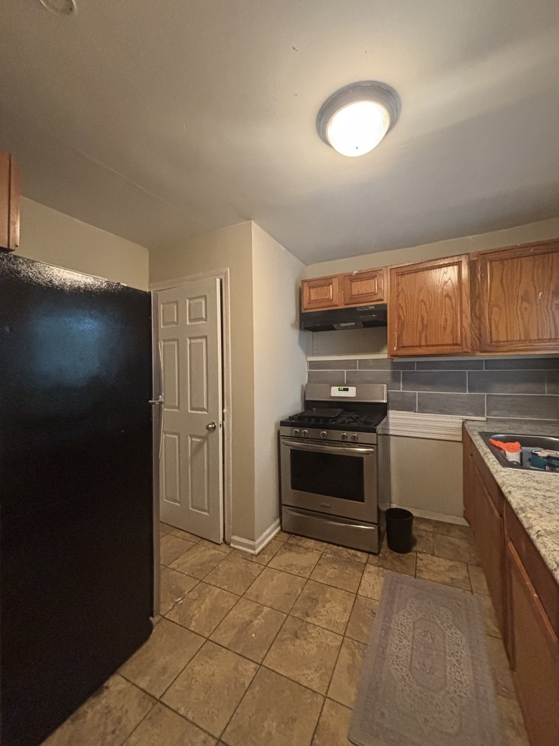 2108 E 95th Place Property Photo 12