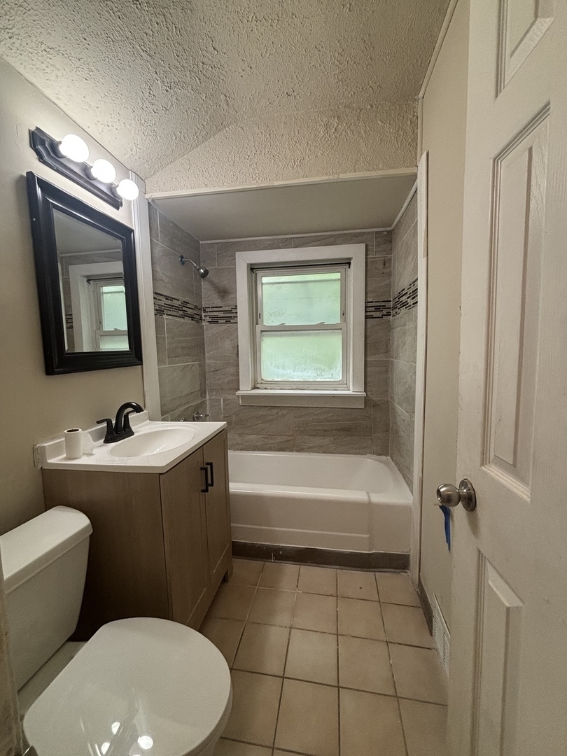 2108 E 95th Place Property Photo 20