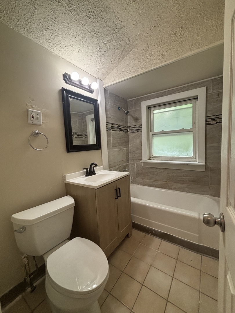 2108 E 95th Place Property Photo 21