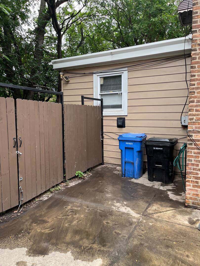 2108 E 95th Place Property Photo 27