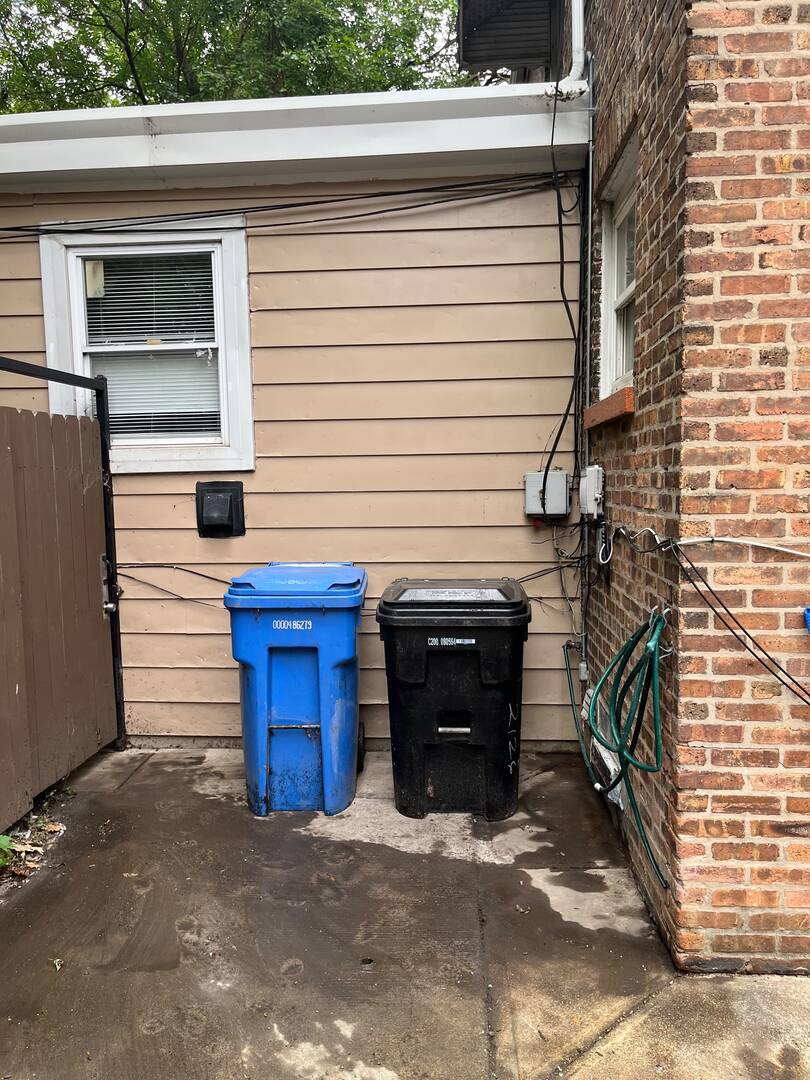 2108 E 95th Place Property Photo 28
