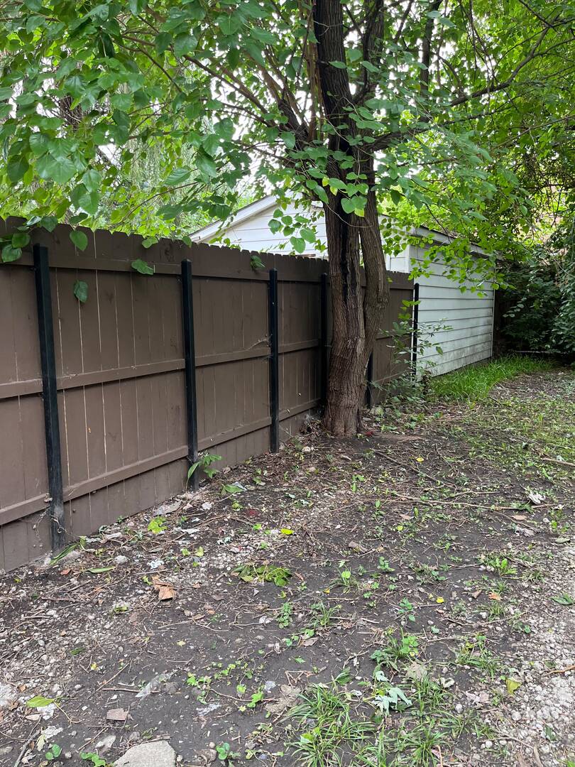 2108 E 95th Place Property Photo 29