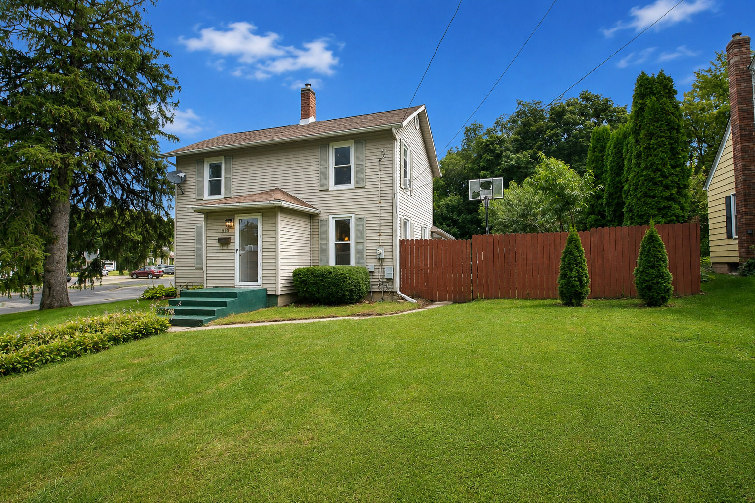 810 Hemlock Avenue Property Photo 2