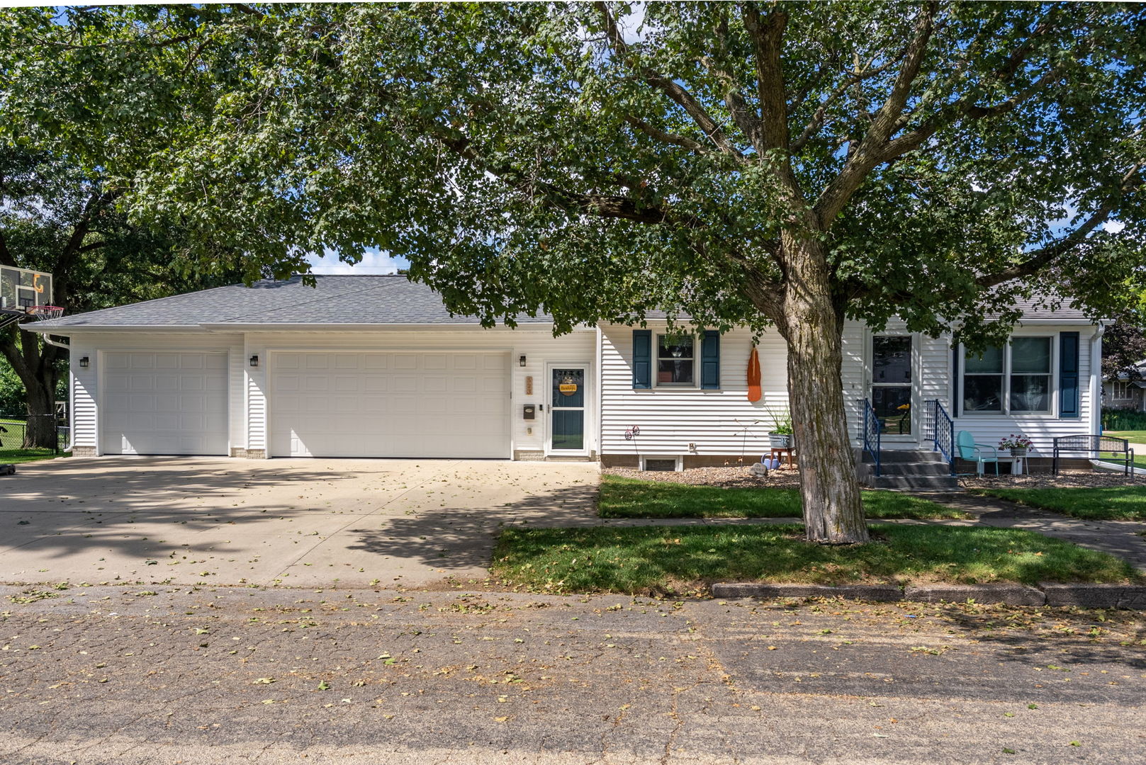 523 12th Avenue Property Photo 1
