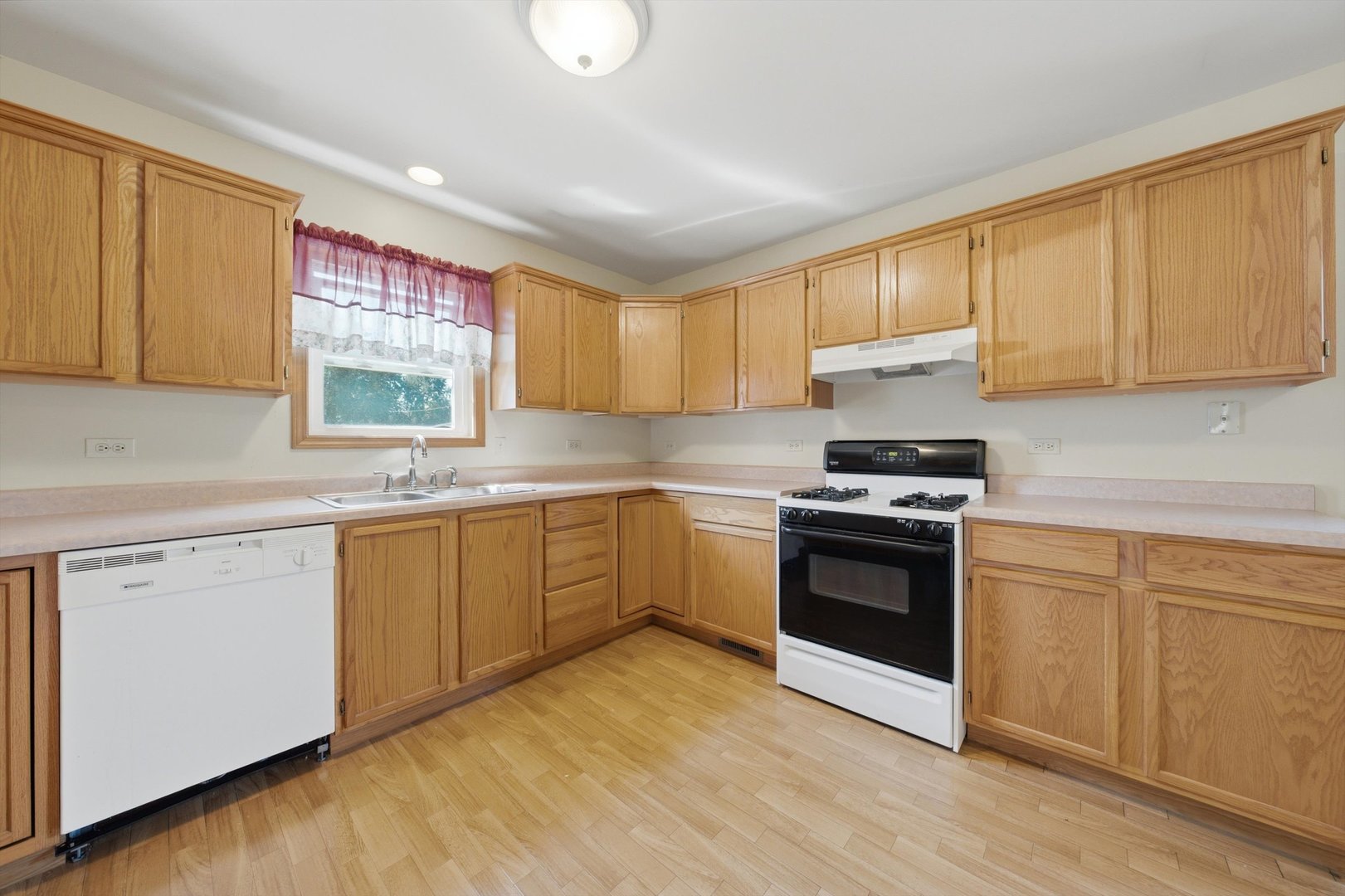 3136 Butler Avenue Property Photo 4
