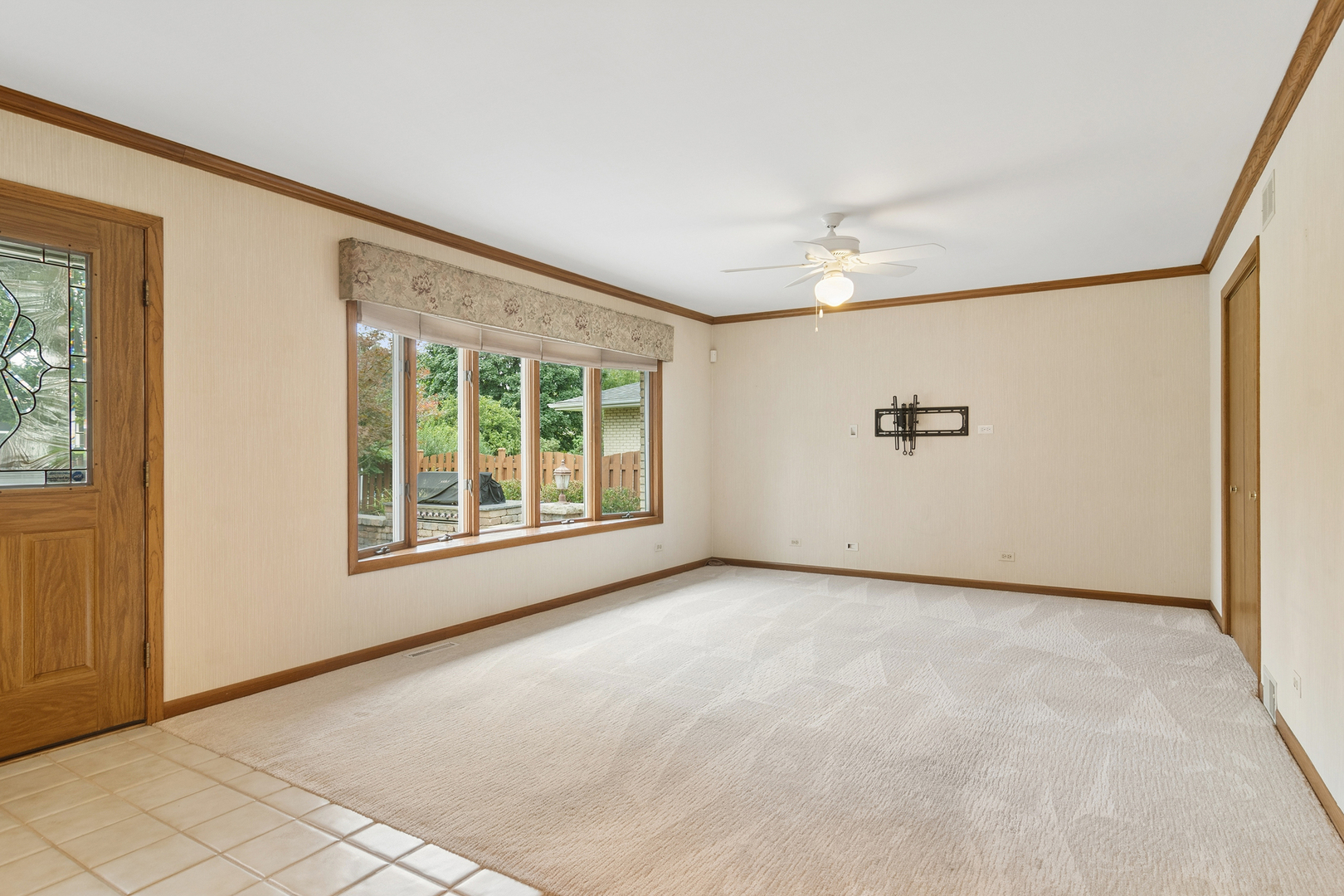 1807 N Larch Drive Property Photo 2