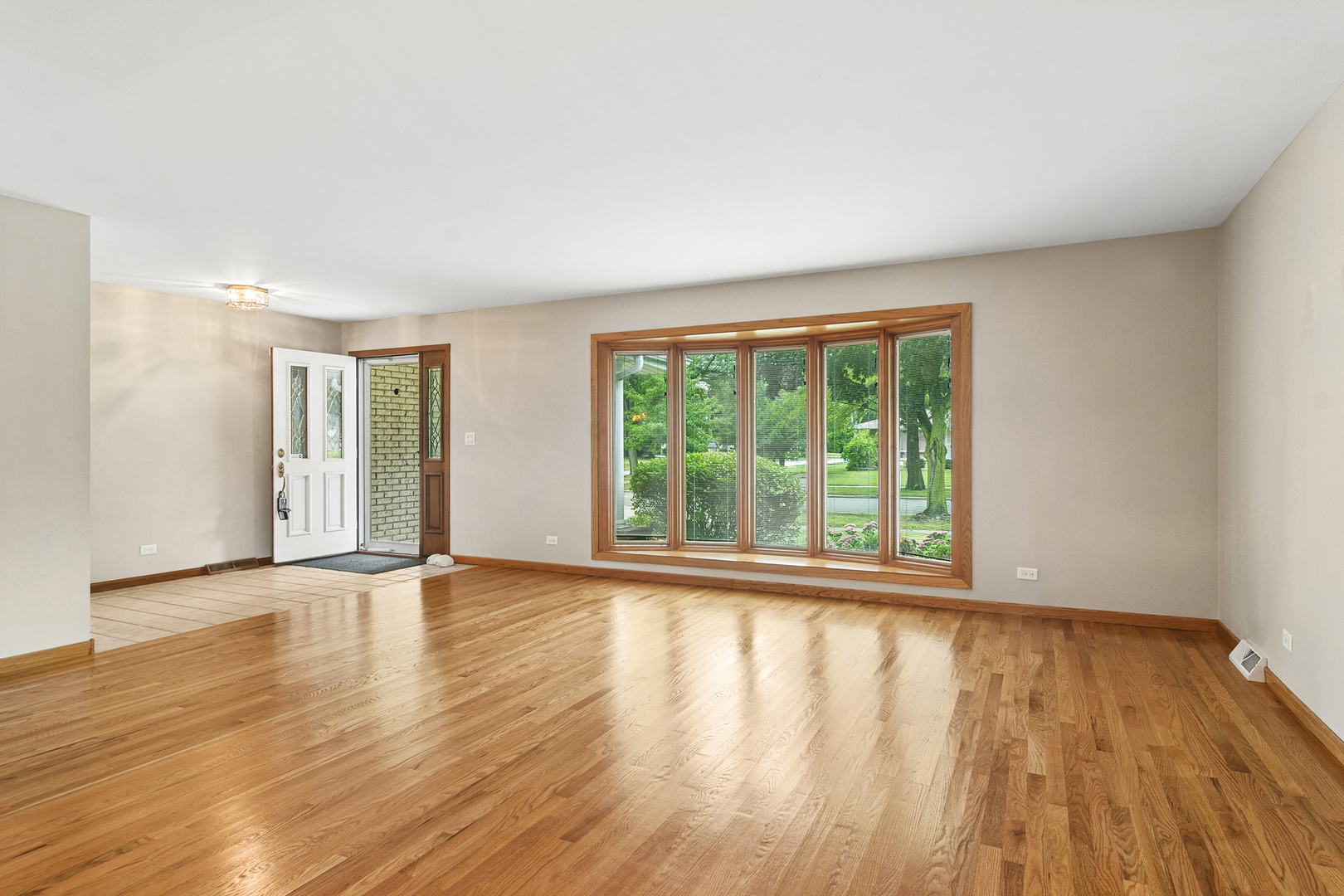 1807 N Larch Drive Property Photo 3