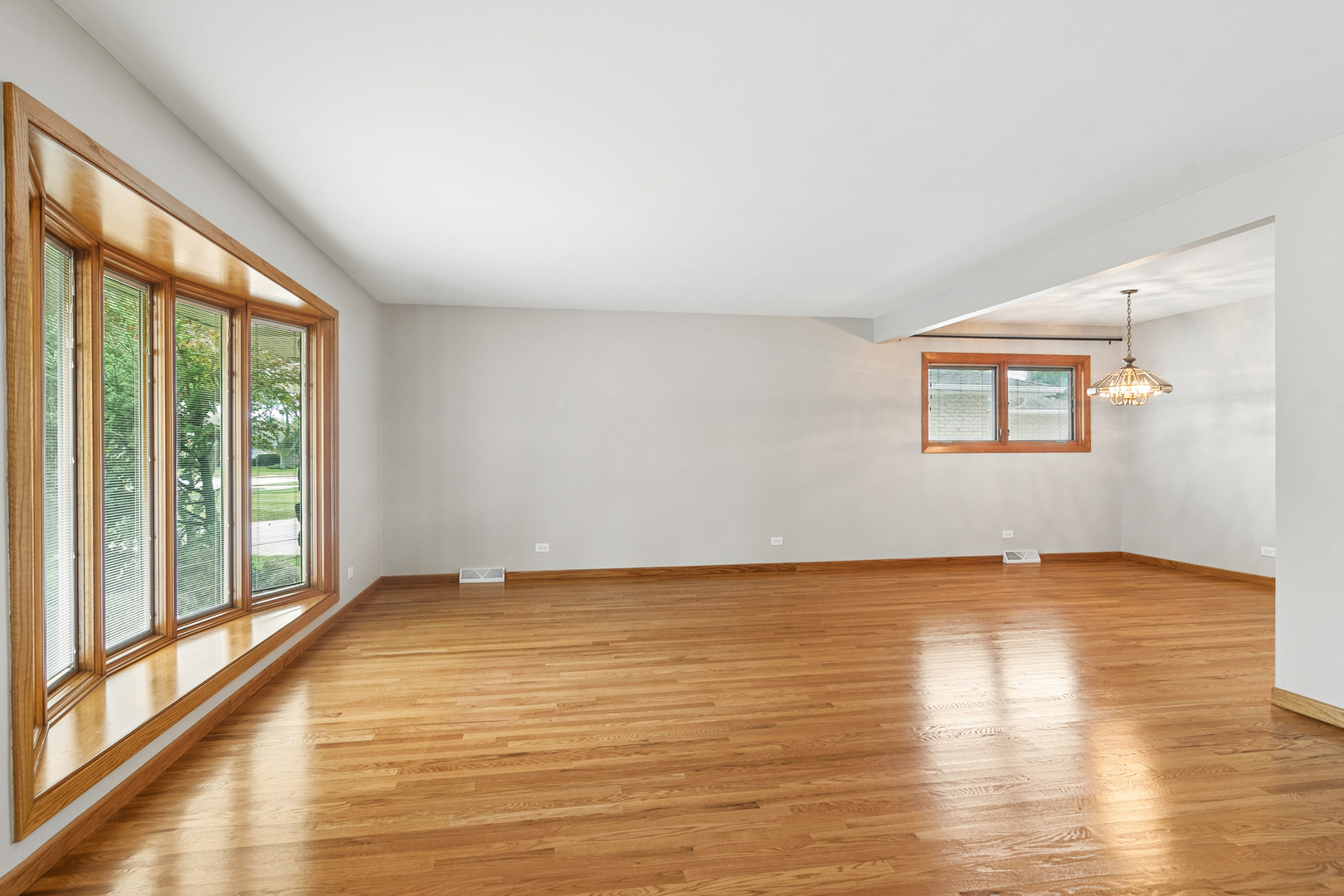1807 N Larch Drive Property Photo 4