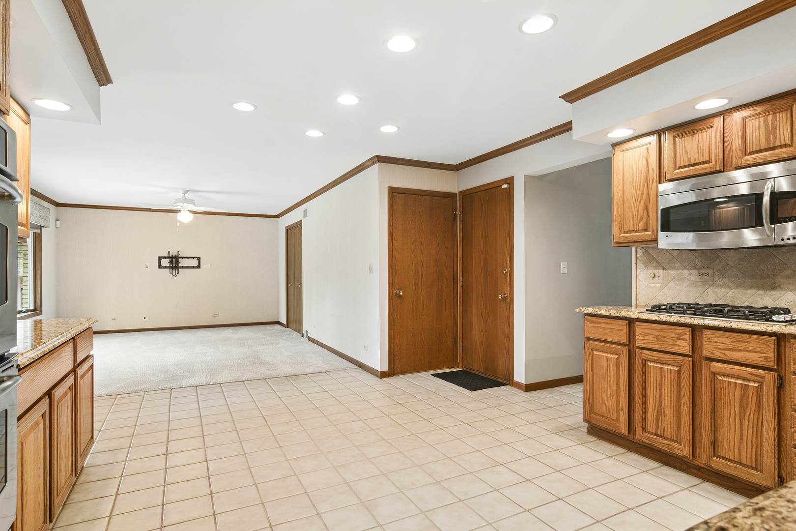1807 N Larch Drive Property Photo 7