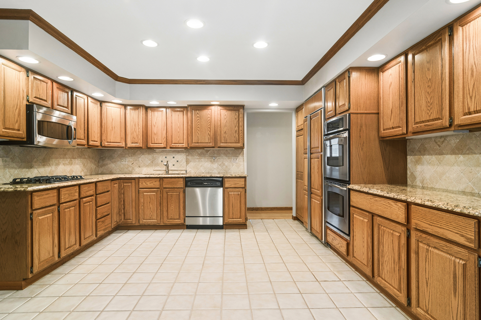 1807 N Larch Drive Property Photo 8