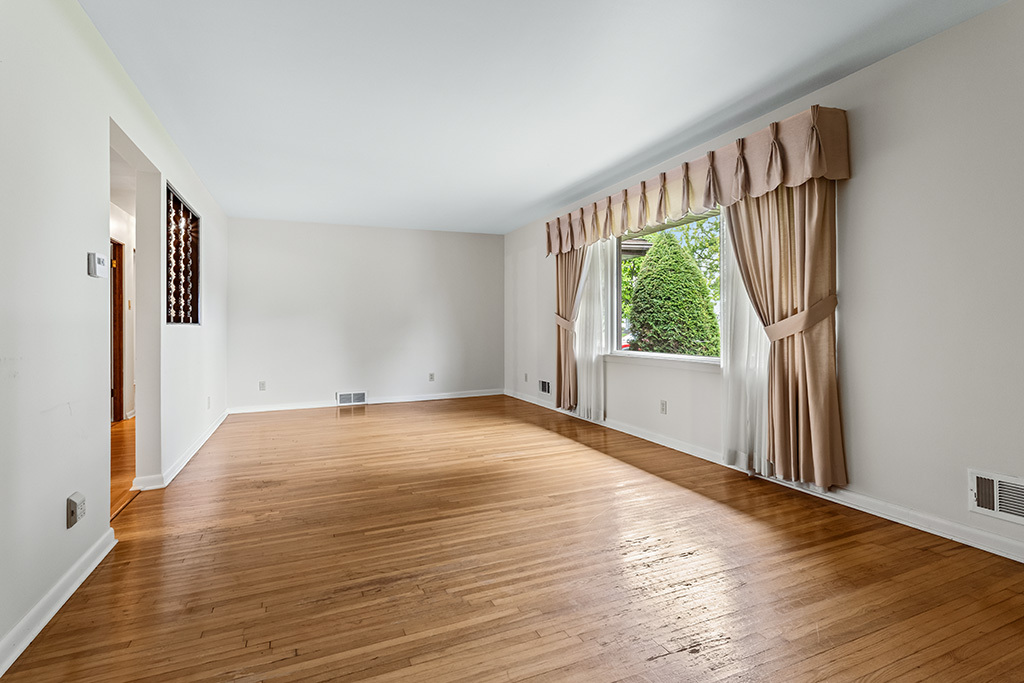 927 Maryville Drive Property Photo 3