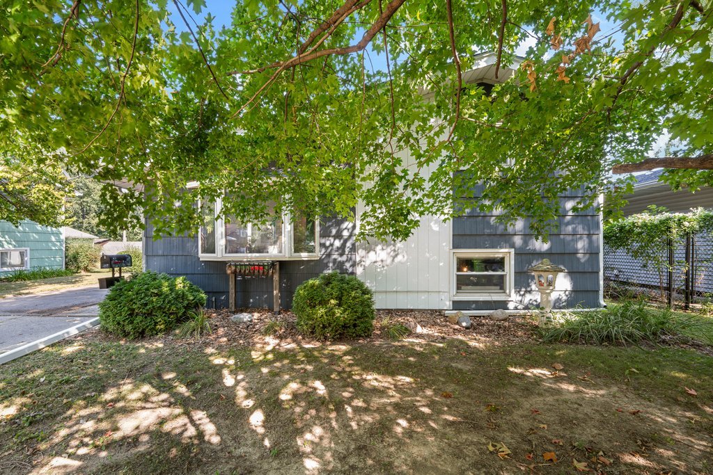 2343 46th Street Court Property Photo 2