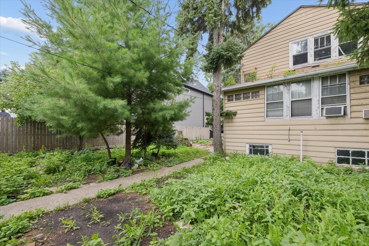 3925 N Troy Street Property Photo 6